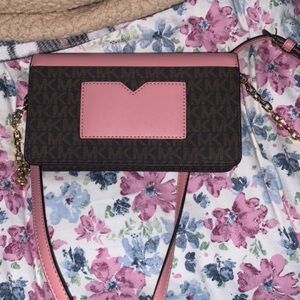 Micheal kors purse used for about a week or two in great condition